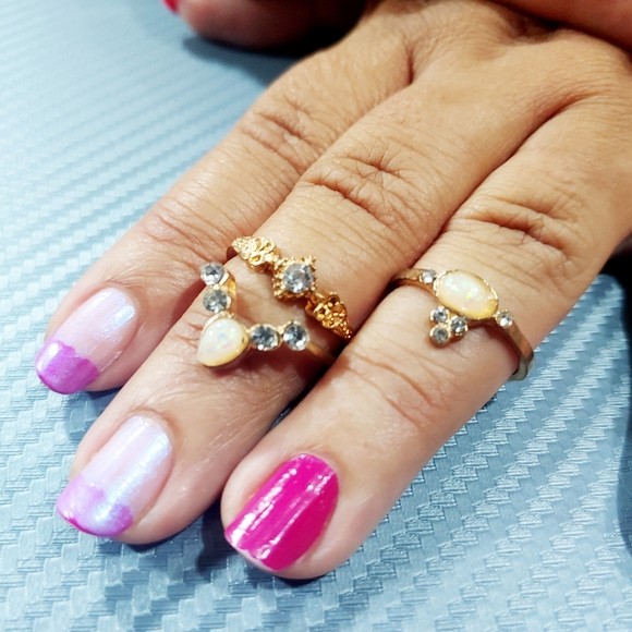 Jewelry - simulated opal and crystal rings JA1005